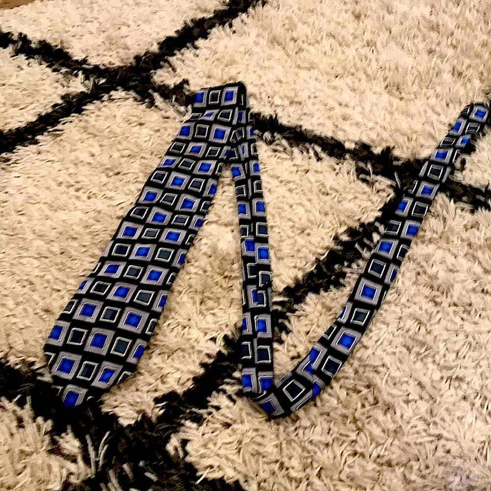 Square tie